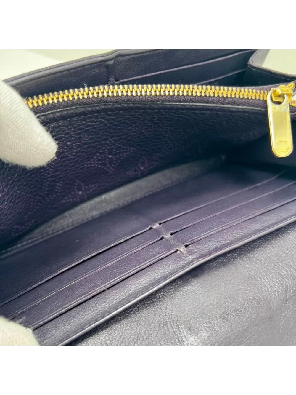 Louis Vuitton color dark